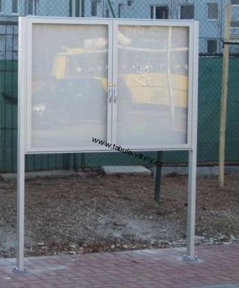 Oboustranné dvoukřídlé vitríny