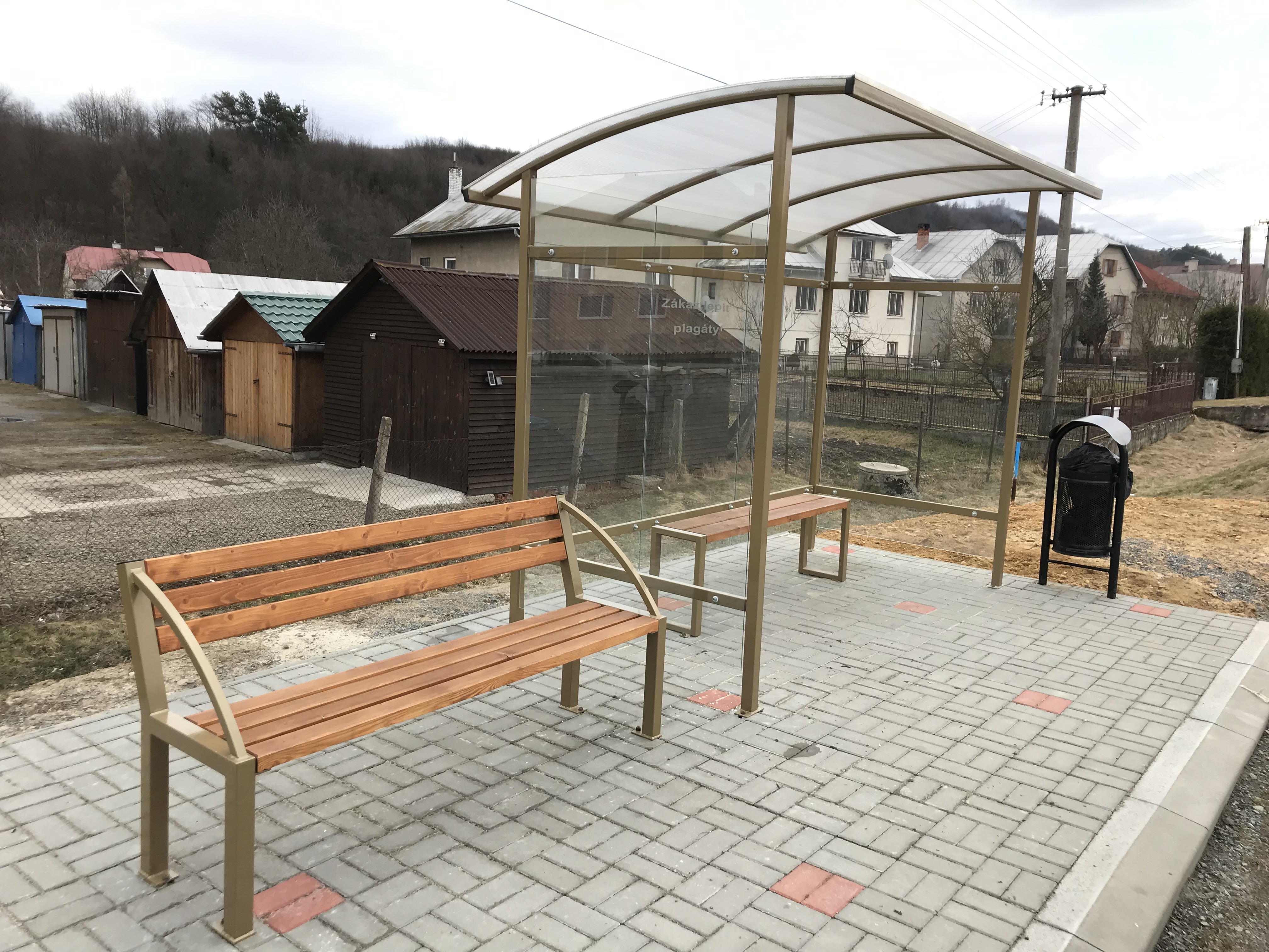 Autobusová zastávka JAKUB Antidelikvent nerozbitná čtyřmodulová 400 x 150 cm