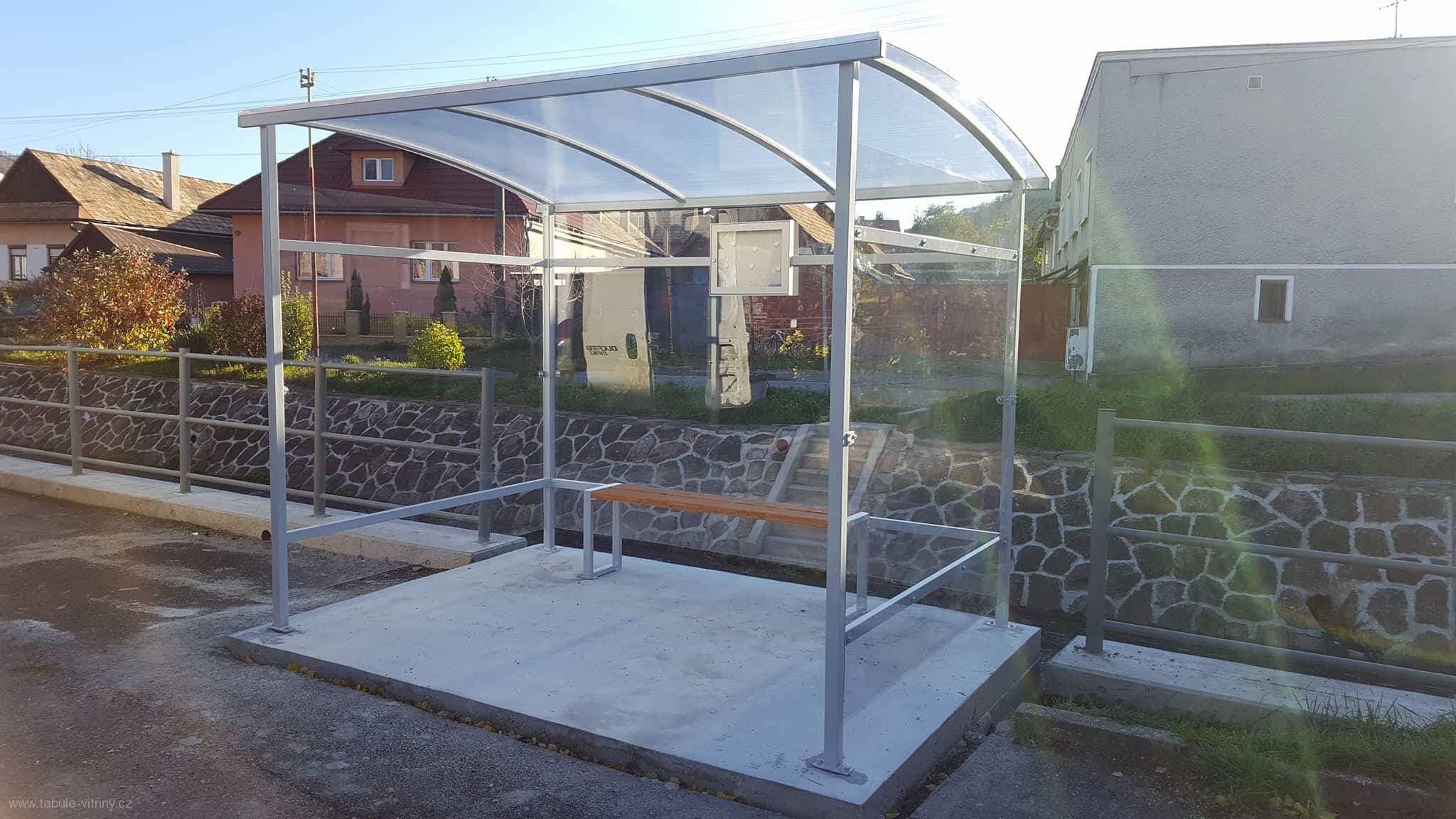 Autobusová zastávka JAKUB Antidelikvent nerozbitná čtyřmodulová 400 x 150 cm