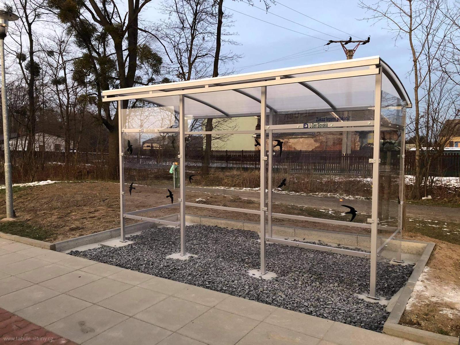 Autobusová zastávka JAKUB s předním opláštěním čtyřmodulová 400 x 110 cm