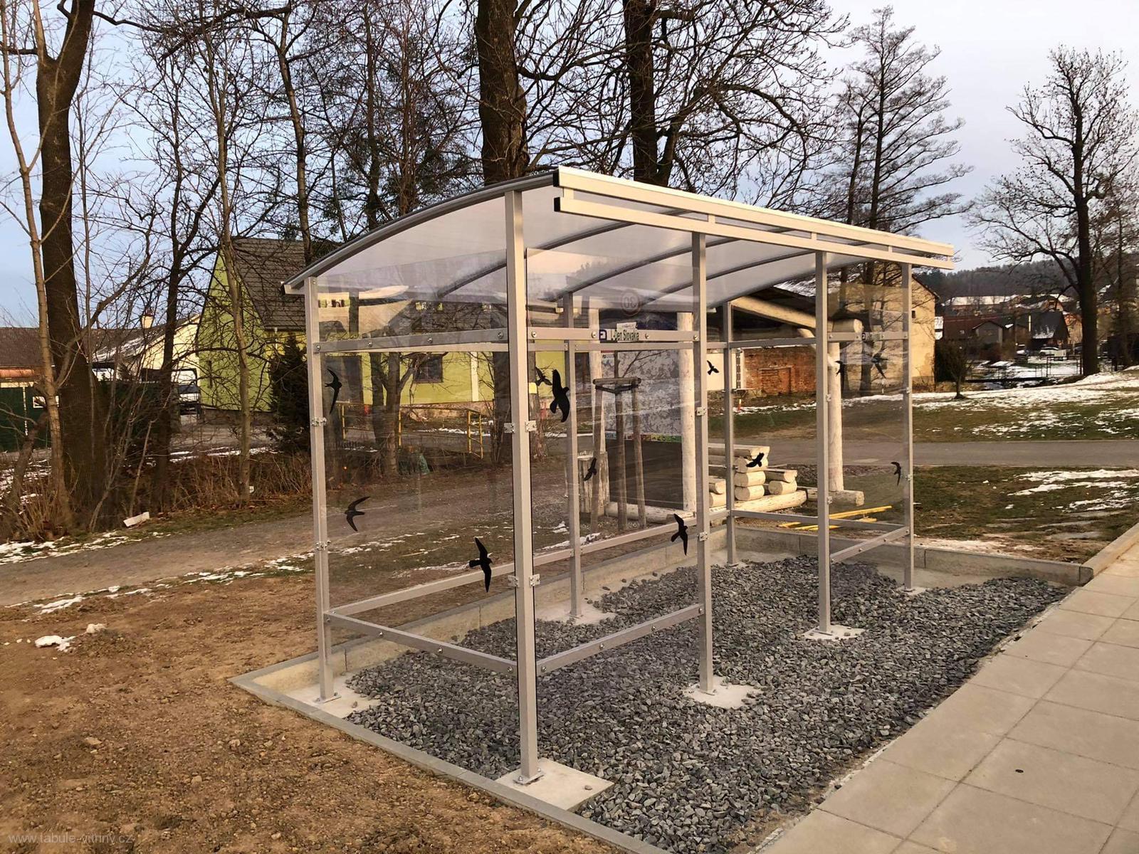 Autobusová zastávka JAKUB s předním opláštěním čtyřmodulová 400 x 110 cm