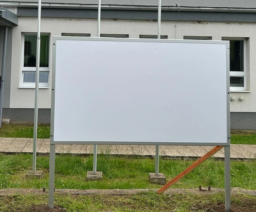 Plakátovací plocha se sloupky 100 x 100 cm