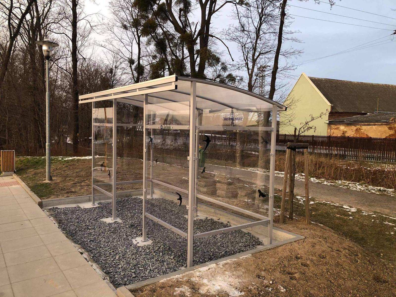 Autobusová zastávka JAKUB s předním opláštěním třímodulová 300 x 110 cm
