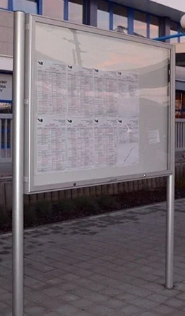 Venkovní informační vitrína H40 18×A4 se sloupky