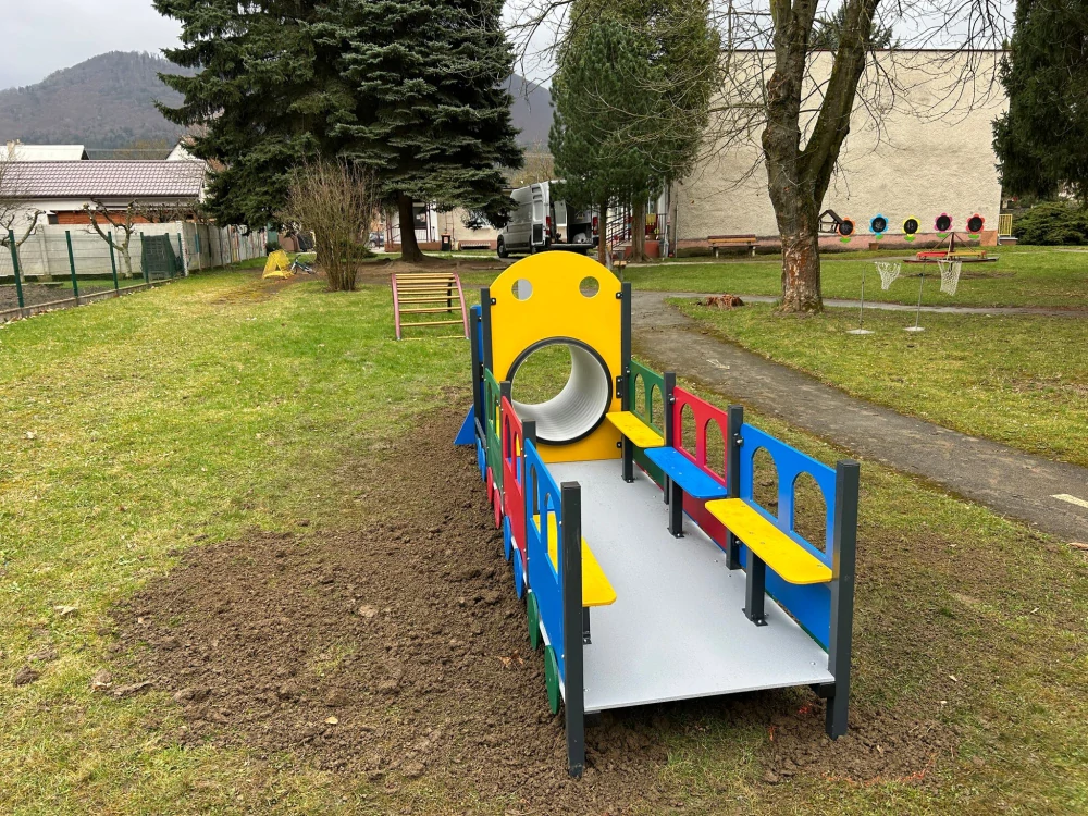 Vláček s tunelem a 3 vagóny
