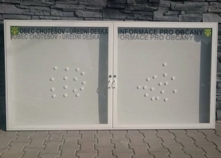 Dvoukřídlá vitrína HD 40 12 x A4