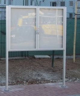 Dvoukřídlá vitrína HD 60 24 x A4 + sloupky